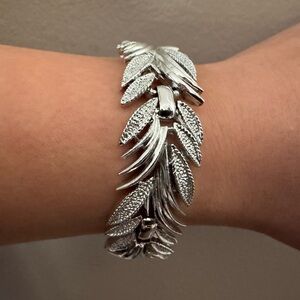 Vintage Sarah Coventry Textured leaf-link bracelet, silver-toned. Signed.